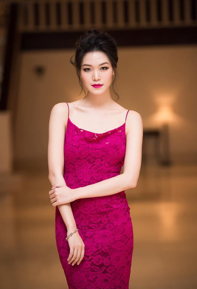 Hoa hậu Thùy Dung tái xuất quá ngọt ngào với đầm 2 dây tím hồng.&nbsp;