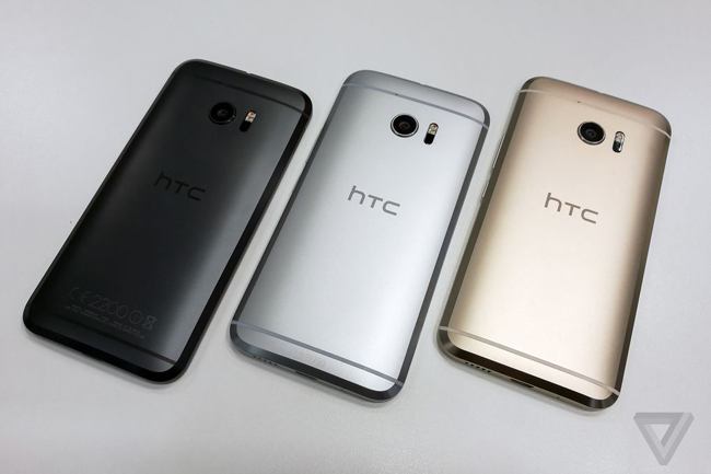 HTC 10 sở hữu hệ thống âm thanh khá ấn tượng và được chứng nhận là âm thanh có độ phân giải cao. Trang bị thỏi pin 3.000 mAh cung cấp thời gian đàm thoại liên tục trên mạng 3G trong 27 giờ, thời gian chờ 456 giờ, có thể sử dụng bình thường trong khoảng 2 ngày.