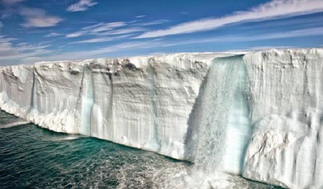 Băng tan ở Svalbard, Na Uy khi nhiệt độ tăng lên