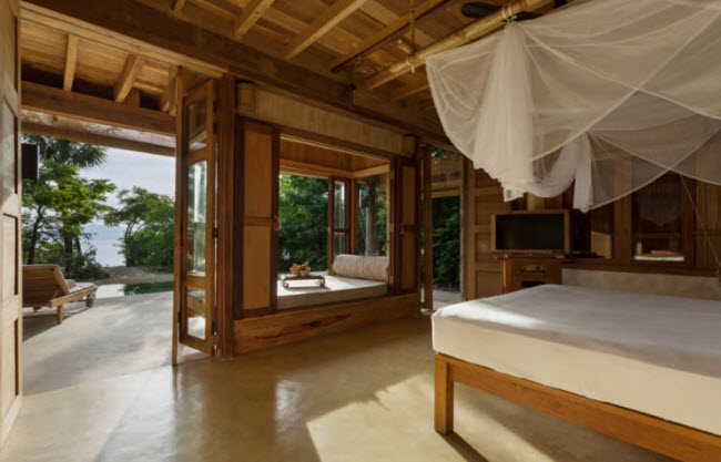 Một trong những điểm hấp dẫn nhất của khu nghỉ dưỡng Six Senses Ninh Vân là những căn biệt thự được xây dựng với không gian tách biệt nhau. Một số căn biệt thự được xây dựng trên đồi với tầm nhìn hướng ra vịnh.