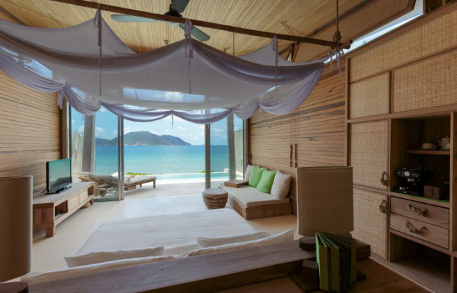 Six Senses Côn Đảo là khu nghỉ dưỡng đẳng cấp bao gồm những biệt thự nhỏ được xây dựng dọc bãi biển cát trắng muốt và phía sau là rừng nguyên sinh hoang sơ.