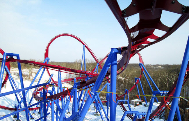 Nằm trong công viên Kings Island ở bang Ohio của Mỹ, Banshee là hệ thống tàu lượn siêu tốc có đường ray lộn ngược dài nhất thế giới.