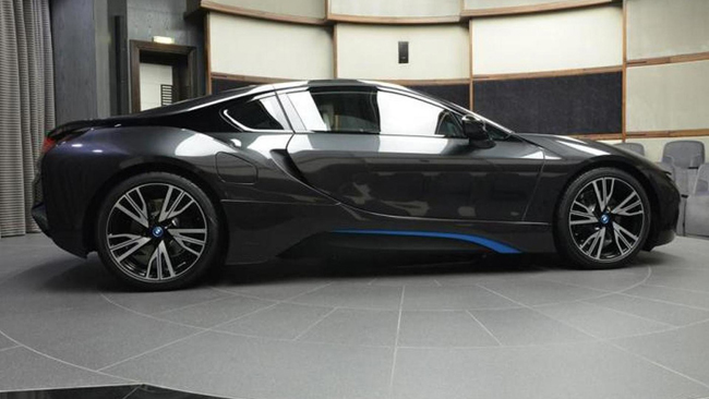 Chiếc BMW i8 đầu tiền trình làng vào năm 2014, đây là chiếc xe sử dụng hệ truyền động hybrid này&nbsp;dự đoán sẽ cập bến đại lý ô tô vào gần cuối năm sau, với rất nhiều sự cải tiến.