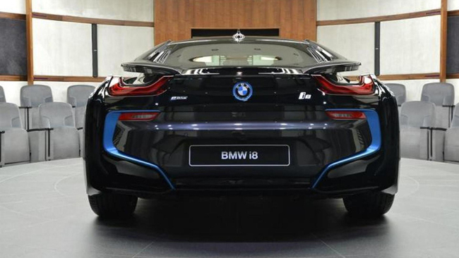 Mặc dù chưa được xác nhận chính thức, nhưng BMW i8 mới có khả năng sẽ còn thừa hưởng nhiều cải tiến khác mà BMW đã thực hiện đối với phiên bản xe an toàn sử dụng trên đường đua Formula E