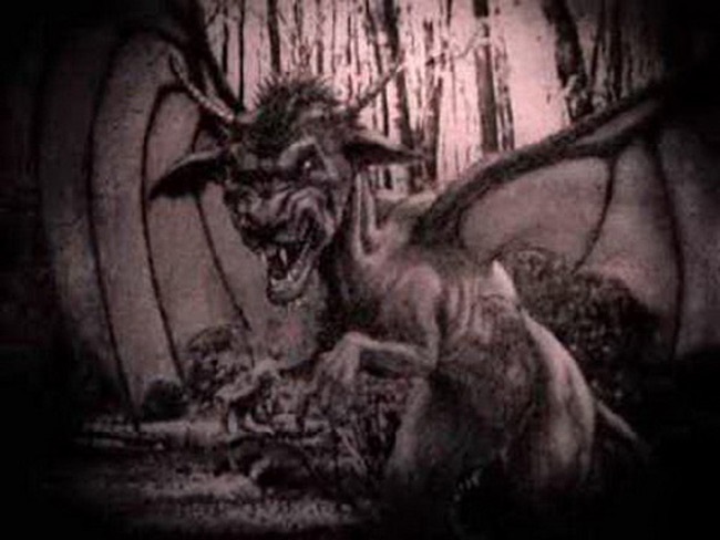 Jersey Devil là con quái vật xuất hiện&nbsp;vào những năm đầu thế kỷ 20 và có 2.000 người dân New Jersey, Mỹ đã từng nhìn thấy nó.