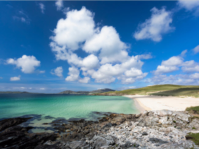 Luskentyre là một trong những bãi biển lớn nhất và đẹp nhất ở Scotland. Điểm hấp dẫn nhất của bãi biển này là có phong cảnh đẹp và không đông người.