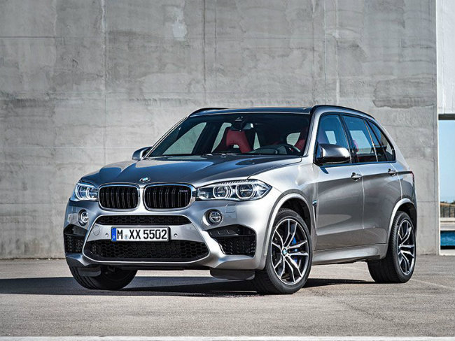 BMW X5 M: Đây là mẫu SUV hạng sang tầm trung, nhưng vẫn đem lại cảm giác cao cấp và đẹp mắt nư một mẫu sedan thể thao cao cấp. Chiếc xe được trang bị bộ động cơ tăng áp kép V8, dung tích 4.4 lít, sản sinh công suất 567 mã lực, đủ để tăng tốc từ 0-100 km/h chỉ vỏn vẹn có 2 giây và đạt vận tốc tối đa đến 156 mph &#40;~251 km/h&#41; do có bộ điều chỉnh điện tử. Hệ thống treo của mẫu xế này cũng mạnh mẽ hơn và phanh cũng được cải tiến cho phép hãm tốc hiệu quả. X5 M có giá cao, thiếu hàng ghế thứ 3 và khá ngốn nhiên liệu nhưng vẫn là một mẫu xế cực hấp dẫn.