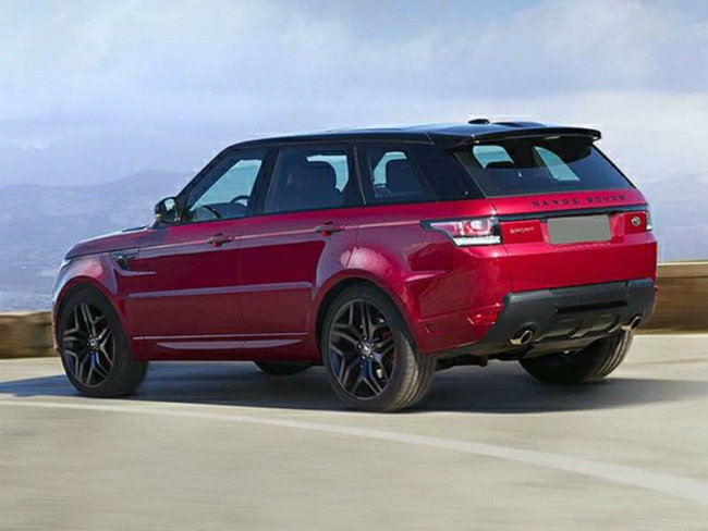 Cuối cùng là Range Rover Sport. Phiên bản này nhỏ hơn so với Range Rover với một số điểm ngoại thất được tô điểm lại mang nhiều nét phong cách xe Evoque. Thân xe được làm bằng vật liệu nhôm giúp giảm trọng lượng xe, trong khi động cơ có các tùy chọn loại siêu nạp V6, tăng áp diesel V6 và siêu nạp V8. Riêng phiên bản SVR với động cơ siêu nạp V8, dung tích 5.0 lít có thể sản sinh công suất 550 mã lực, đủ để tăng tốc từ 0-100 km/h trong 4,5 giây và đạt vận tốc cực đại tới 162 mph &#40;~261 km/h&#41;.