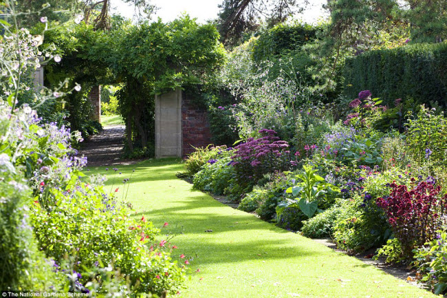 Du khách tới thăm các khu vườn trong lễ hội như Công viên &nbsp;Ringmer ở East Sussex được khuyến khích ủng hộ một khoản tiền nhỏ cho các quỹ từ thiện.