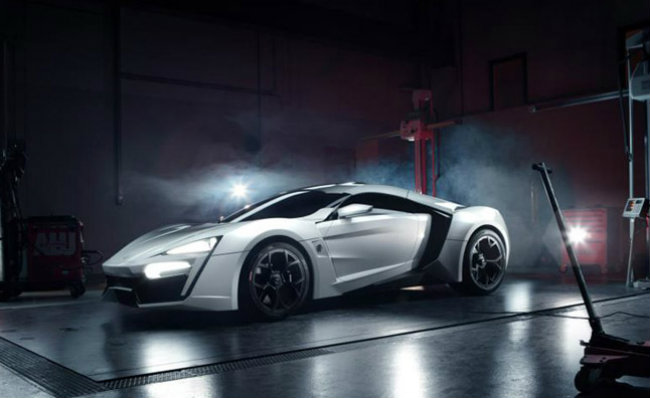 Rõ ràng cơn sốt siêu xe đã lan đi khắp thế giới và nhất là các đại gia ở Trung Đông. Lykan Hypersport, một siêu xe đắt tiền, đã góp phần lớn trong tập phim Fast and the Furious, ít ai biết lại được sản xuất tại Dubai bởi hãng W Motors. Dĩ nhiên, một mình W Motors khó mà làm được nếu không có sự liên kết chặt chẽ với các kỹ sư người Pháp và Italy để tạo ra mẫu siêu xe trị giá 3,4 triệu USD này. Các kỹ sư có kinh nghiệm đã giúp W Motors tạo ra động cơ, hệ dẫn động bánh sau của x echo phép tăng tốc từ 0-100 km/h chỉ trong 2,8 giây.