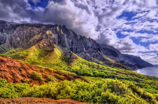 Không chỉ là hòn đảo lâu đời nhất, Kauai còn&nbsp;có núi Kawaikini &#40;1.598 m&#41; cao nhất trên quần đảo Hawaii. &nbsp;