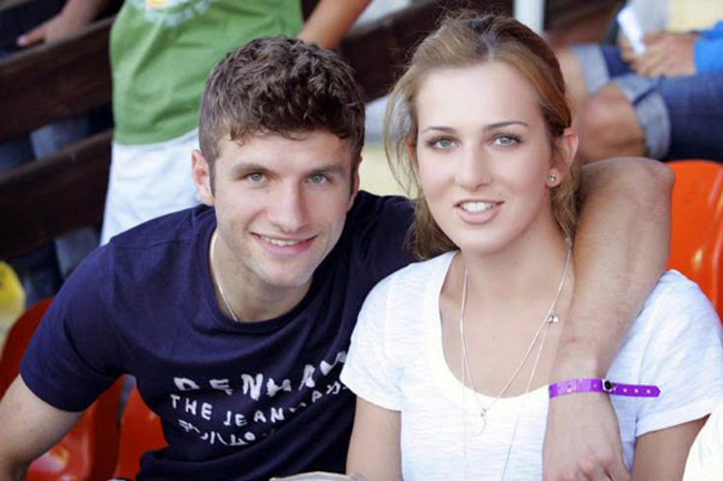 Thomas Muller có vợ xinh đẹp Lisa Muller.