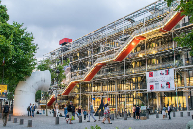 Kiến trúc độc đáo của Trung tâm Pompidou ở Paris, Pháp.