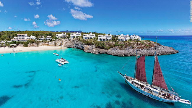 Belmond La Samanna, St. Martin: Khu nghỉ dưỡng nằm giữa rừng nhiệt đới rộng 22ha. Nơi đây không chỉ nổi tiếng với bãi biển đẹp mà còn có một hầm chứa 12.000 chai rượu vang hảo hạng.