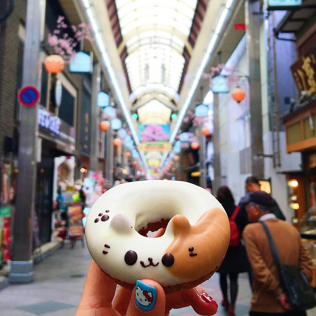 10. Bánh donut hình thú: Chú mèo xinh xắn này là một sản phẩm của cửa hàng Floresta&nbsp; tại chợ Shin Kyogoku, Kyoto. Cửa hàng này đã sáng tạo ra rất nhiều mẫu bánh hình thú khác nhau và cực kỳ thành công với loạt bánh siêu đáng yêu này.