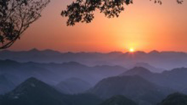 Khung cảnh hùng vĩ của dãy núi Kumano Kodo ở Wakayama.