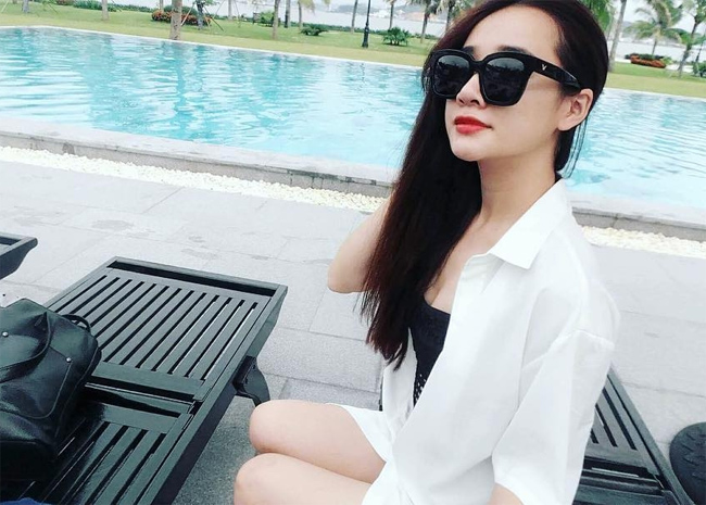 &#34;Phương biết là&nbsp;anh Giang đã cố gắng kìm nén rất nhiều, nếu không kìm thì có lẽ anh đã khóc. Anh từng ước mình sẽ có một ngôi nhà và giờ điều ước ấy đã thành hiện thực. Chính anh Giang cũng không nghĩ rằng anh sẽ có một nhà rộng lớn như vậy&#34;, Nhã Phương chia sẻ trên trang cá nhân.