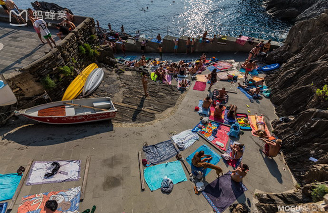 Ở Manarola, bạn có thể nằm phơi nắng ở bất cứ đâu bạn muốn!