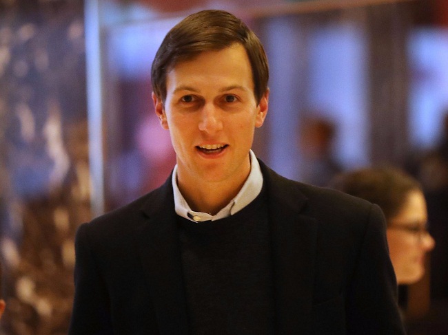 1. Jared Kushner, cố vấn cấp cao của Tổng thống Trump, tốt nghiệp cử nhân chuyên ngành chính phủ, ĐH Harvard &nbsp;năm 2003. Con rể của Donald Trump đã đảm nhiệm nhiều trọng trách trong Nhà Trắng và gần đây đã tới Iraq để gặp Thủ tướng Haider al-Abadi, Bộ trưởng Quốc phòng Iraq và các quan chức quân đội Mỹ. Trước đó, Kushner làm chủ công ty bất động sản Kushner Companies và là nhà xuất bản của New York Observer.