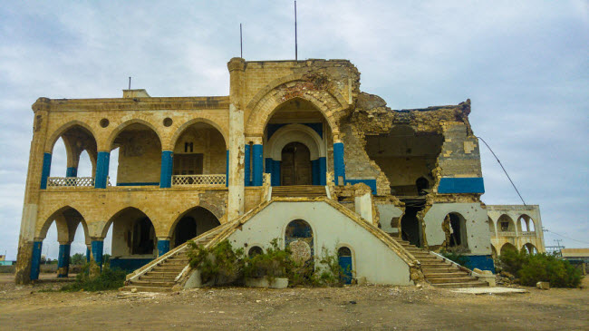 Di chuyển quanh Eritrea không hề dễ dàng vì đây là một trong những quốc gia khắt khe nhất trong việc cấp thị thực.