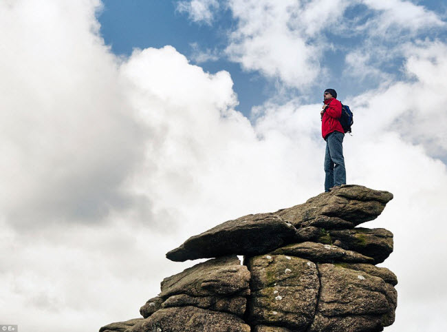 Dartmoor, Anh: Vườn quốc Dartmoor trở thành địa điểm du lịch hấp dẫn dành cho các du khách thích cưỡi ngựa, khám phá, chèo thuyền mạo hiểm và leo núi.