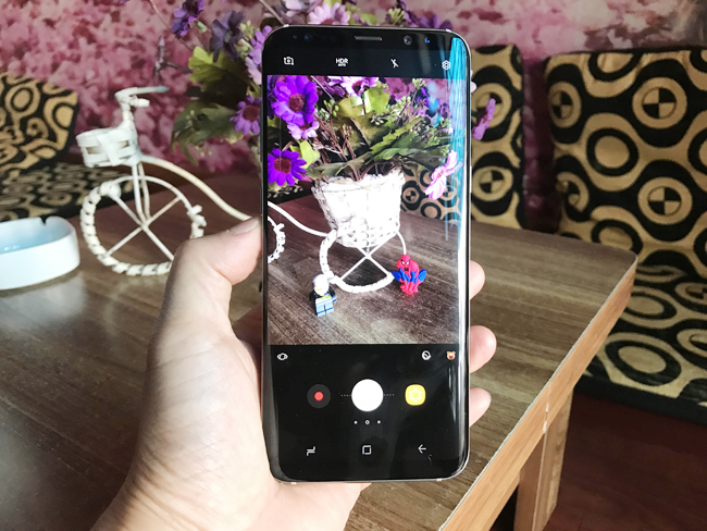 Camera của Galaxy S8+ không nâng cấp về số chấm, nhưng vẫn là smartphone chụp hình tốt nhất trên thị trường.