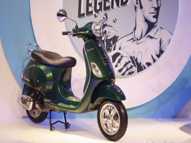 Vespa Elegante 150 Special Edition lên kệ giá 33,5 triệu đồng