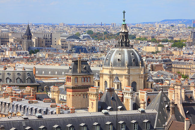 20. Đại học Paris, trong ảnh là Toà nhà Sorbonne uy nghiêm nằm ngay trung tâm của trường, và là tòa nhà nổi bật nhất của Khu phố Latin Paris.