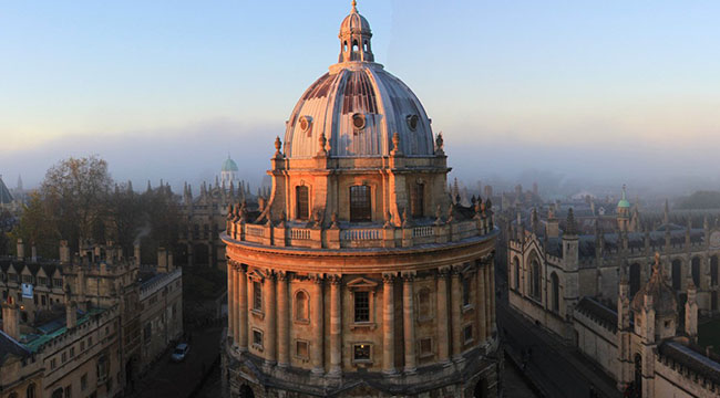 27. Đại học Oxford là trường đại học lâu đời nhất ở Anh và cũng là nơi lưu trữ các kiệt tác kiến ​​trúc của thế giới như Thư viện Bodleian.