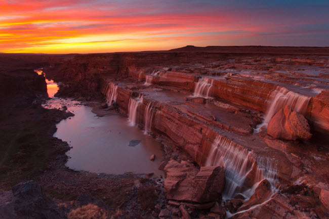 Khung cảnh hoàng hôn tuyệt đẹp trên thác Grand ở Flagstaff, bang Arizona.