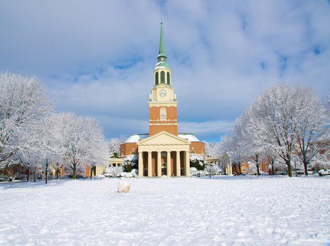 11. Đại học Wake Forest nằm ở Winston-Salem, Bắc Carolina.