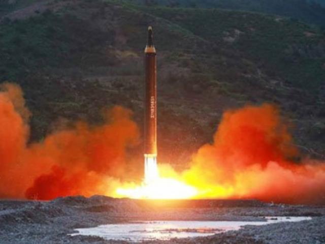 Triều Tiên vừa bắn tên lửa bay xa 450km