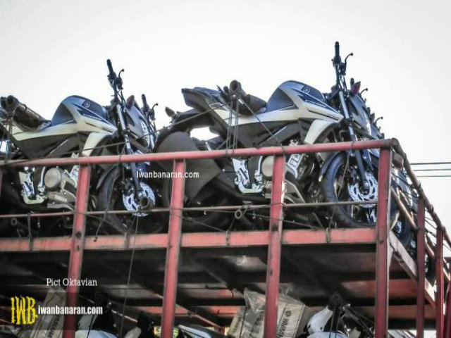 Bắt gặp 2017 Yamaha V-Ixion đang về các đại lý