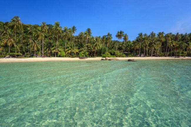 Kluai Beach, Koh Kood: Koh Kood là hòn đảo lớn thứ 4 ở Thái Lan, nhưng nơi đây có dân cư thưa thớt và du lịch chưa phát triển. Bãi biển Kluai Beach trên đảo rất hoang sơ với cát mịn và rong biển mọc ven bờ.