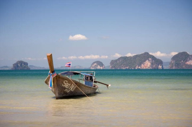 Tubkaak, Krabi: Nằm tại khu vực hẻo lánh trên đảo Krabi, bãi biển Tubkaak có phong cảnh đẹp mê hồn khiên du khách xao lòng.