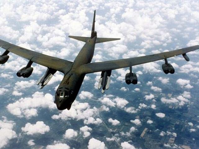 Máy bay ném bom chiến lược B-52 Mỹ áp sát không phận Nga
