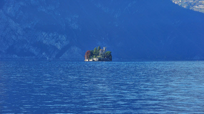 Hồ Iseo, Lombardy: Hồ Iseo nhỏ, yên tĩnh và phong cảnh đẹp so với hai hồ Como và Garda gần đó. Iseo cũng được coi là điểm du lịch hấp dẫn ở miền bắc Italia.