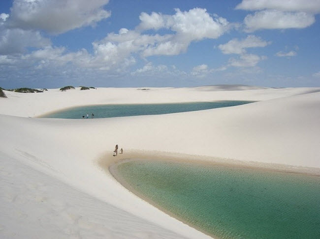 Vườn quốc gia Lençóis Maranhenses được thành qua quá trình nhiều năm, khi cát ở bồi đắp tại vùng cửa sông