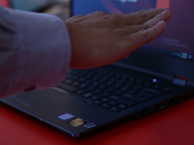 Laptop bảo mật bằng tĩnh mạch lòng bàn tay, giá từ 33 triệu đồng