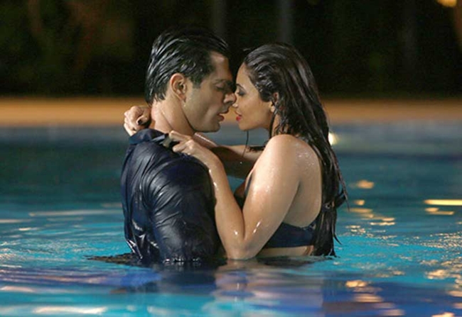 Nối tiếp phần 1, “Hate Story 3” gây sốc với nhiều cảnh nóng táo bạo hơn của Karan Singh Grover và Daisy Shah.