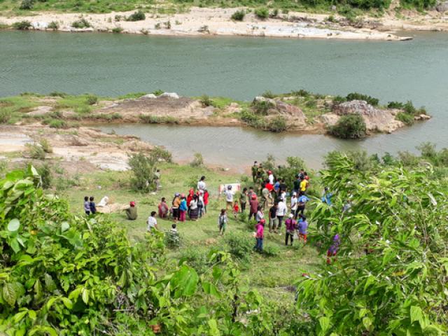 Phát hiện thi thể người phụ nữ trần truồng trôi sông Đakrông