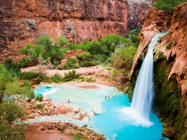 Thác Havasu, Mỹ: Dòng thác này đã hình thành các bể bơi tự nhiên dưới hẻm núi Grand Canyon với nước trong xanh như ngọc. Để tới được đây, du khách đặt suất khám phá khu bảo tồn Havasupai.