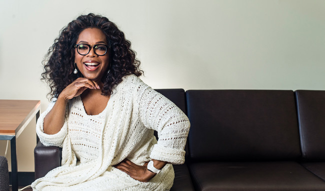 9. Oprah Winfrey là “nữ hoàng truyền hình”, người phụ nữ Mỹ gốc Phi đầu tiên có tên trong danh sách các tỉ phú và được xem là một trong những nhân vật có nhiều ảnh hưởng nhất trên thế giới.