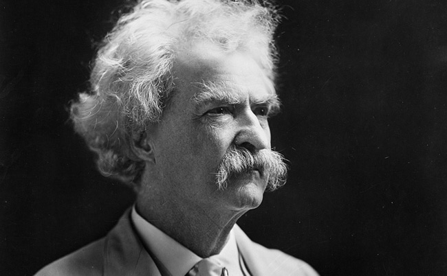 8. Mark Twain là nhà văn khôi hài, tiểu thuyết gia và nhà diễn thuyết nổi tiếng người Mỹ.