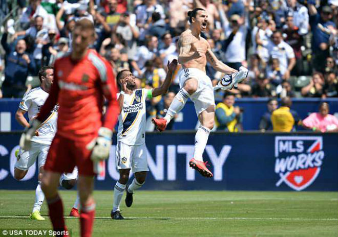 Ibrahimovic lập siêu phẩm 40m ngày ra mắt, LA Galaxy ngược dòng khó tin - 1