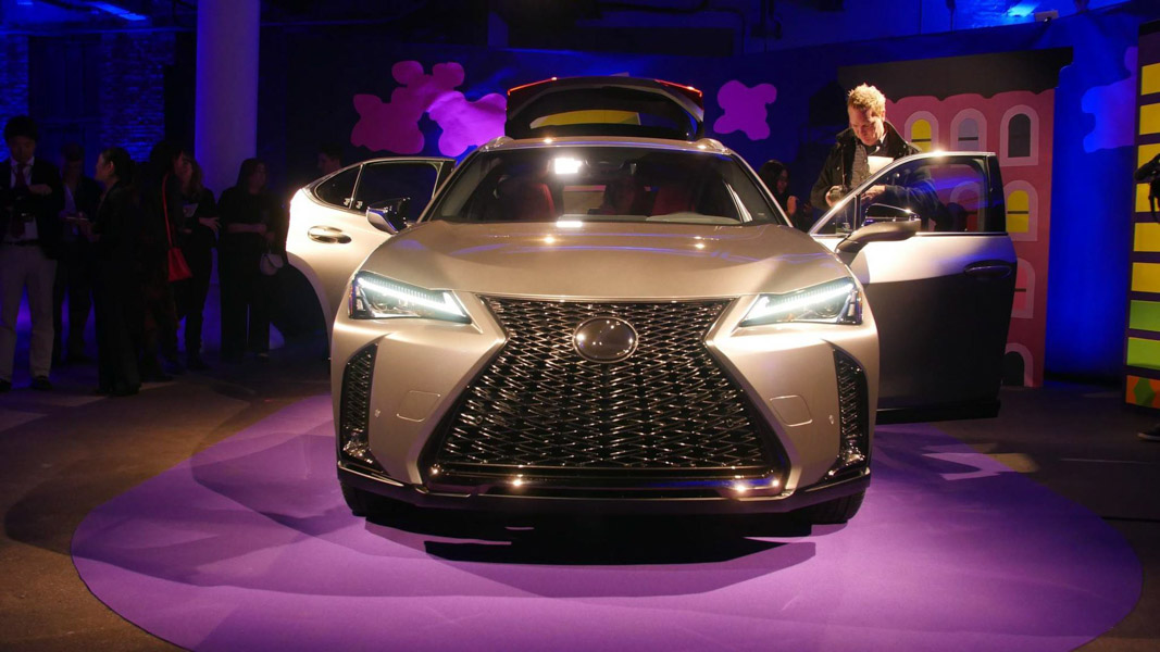 Lexus UX 2018 ra mắt tại Mỹ: Về Việt Nam không dưới 1,8 tỷ đồng - 2