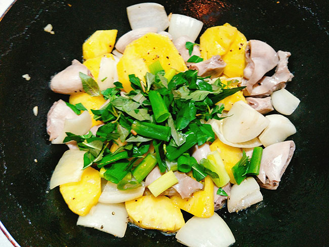 Đốn tim chàng với tràng lợn xào dứa chua chua giòn giòn cực hấp dẫn - 8