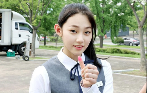 Nữ sinh trung học Hàn Quốc bị kỳ thị vì không trang điểm - 1