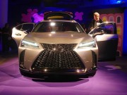 Ngắm xe - Lexus UX 2018 ra mắt tại Mỹ: Về Việt Nam không dưới 1,8 tỷ đồng