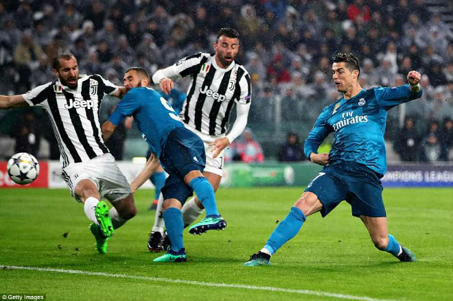 Ronaldo thăng hoa siêu phẩm, nhấn chìm Juventus & Buffon trong thảm kịch - 2